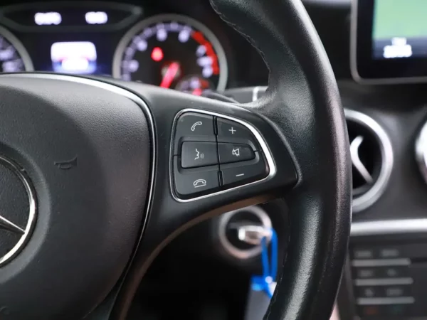 Photo 23 of 24 of WDD1760421J573183 Mercedes-Benz A-Klasse 180 Lease Edition Plus LED