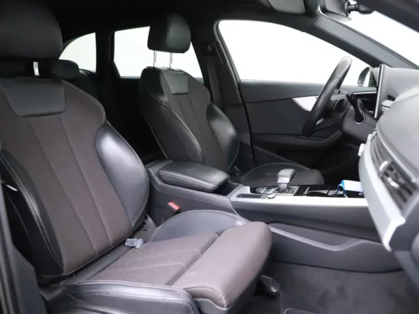 Photo 23 of 30 of WAUZZZF47LA021709 Audi A4 Avant 35 Automaat TFSI S-Line Sport