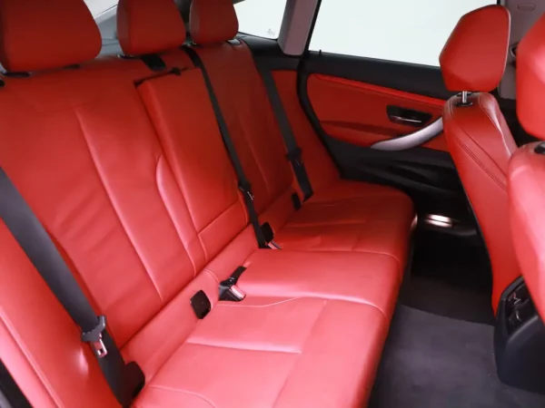 Photo 23 of 33 of WBA3X31030D358417 BMW 3-serie Gran Turismo 328i High Executive