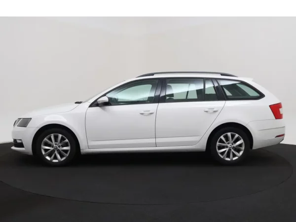 Photo 24 of 27 of TMBJP9NE6L0010741 Skoda Octavia Combi 1.0 TSI Business Edition