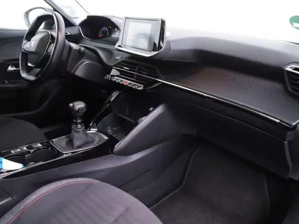 Photo 24 of 30 of VR3USHNKKLJ748222 Peugeot 2008 1.2 PureTech Blue Lease Active