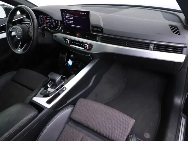 Photo 24 of 30 of WAUZZZF47LA021709 Audi A4 Avant 35 Automaat TFSI S-Line Sport