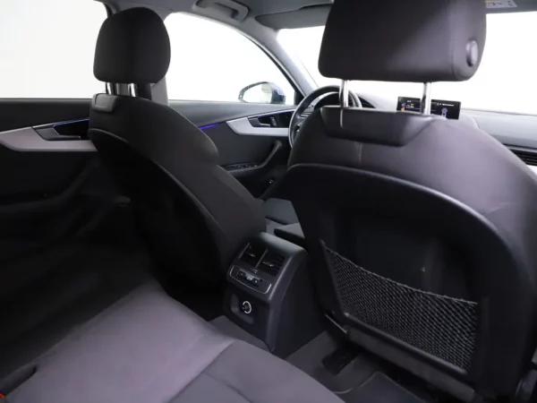 Photo 24 of 32 of WAUZZZF49LA006189 Audi A4 Avant 35 TFSI Launch Business