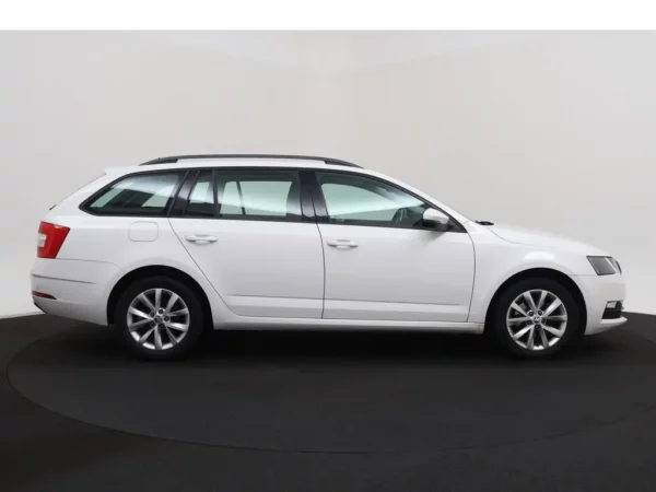 Photo 25 of 27 of TMBJP9NE6L0010741 Skoda Octavia Combi 1.0 TSI Business Edition