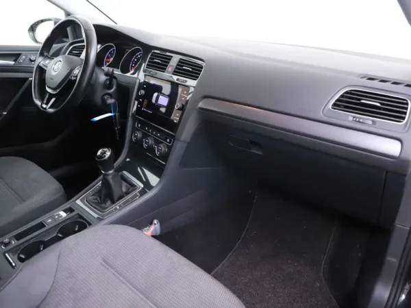 Photo 25 of 31 of WVWZZZAUZLP505120 Volkswagen GOLF Variant 1.0 TSI Comfortline 5-drs Combi