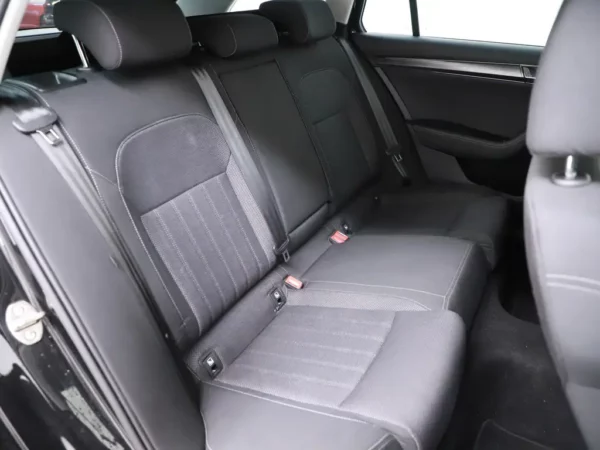 Photo 25 of 33 of TMBJN9NP9N7013019 Skoda Superb Combi 1.5 TSI ACT Business Edition Plus