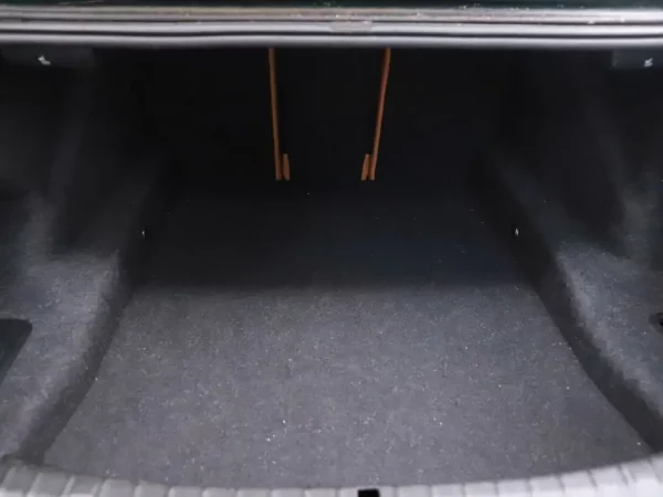 Photo 25 of 35 of WBAJA11000BH44952 BMW 5 Serie 520i Aut. High Executive 4-drs Sedan