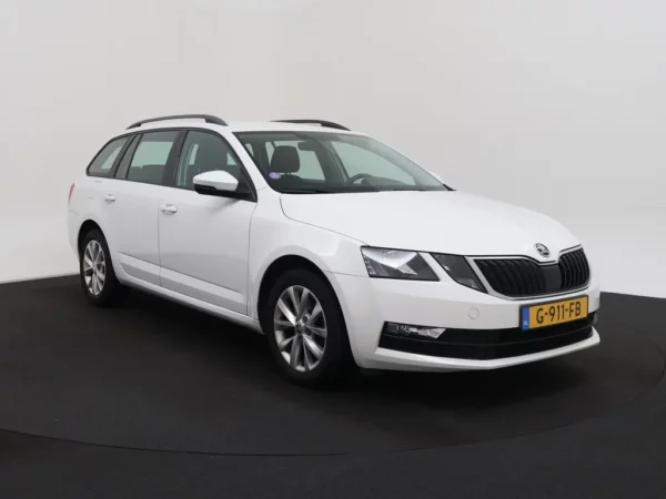 Photo 26 of 27 of TMBJP9NE6L0010741 Skoda Octavia Combi 1.0 TSI Business Edition