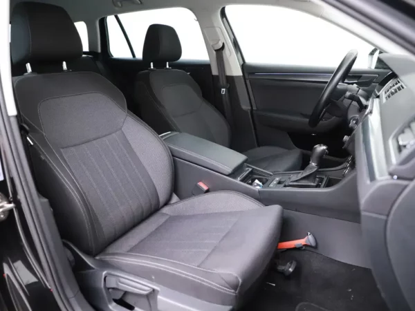 Photo 27 of 33 of TMBJN9NP9N7013019 Skoda Superb Combi 1.5 TSI ACT Business Edition Plus