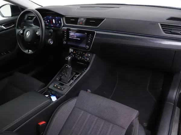 Photo 28 of 33 of TMBJN9NP9N7013019 Skoda Superb Combi 1.5 TSI ACT Business Edition Plus