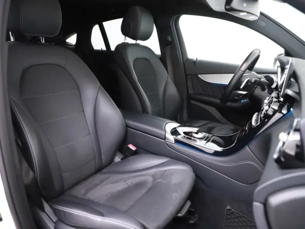 Photo 28 of 34 of WDC2533461F442197 Mercedes-Benz GLC Coupé 250 4MATIC Premium Plus AMG LED