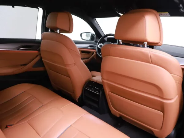 Photo 28 of 35 of WBAJA11000BH44952 BMW 5 Serie 520i Aut. High Executive 4-drs Sedan