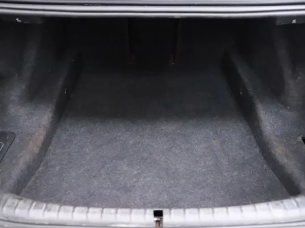 Photo 28 of 43 of WBAJB91010G463402 BMW 5 Serie M550i xDrive High Executive 4-drs Sedan