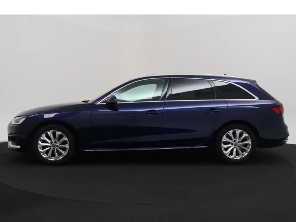 Photo 29 of 32 of WAUZZZF49LA006189 Audi A4 Avant 35 TFSI Launch Business