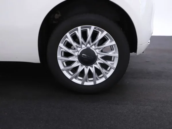 Photo 3 of 19 of ZFA3120000JE06501 Fiat 500 1.0 Hybrid Lounge