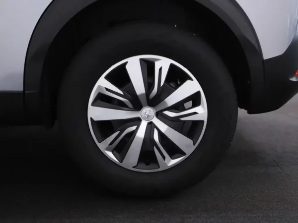 Photo 3 of 26 of VR3USHNKKPJ554293 Peugeot 2008 1.2 PureTech Active Pack Cruise