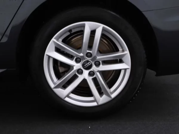 Photo 3 of 29 of WAUZZZF46NN010986 Audi A4 Limousine 40 TFSI Advanced Edition