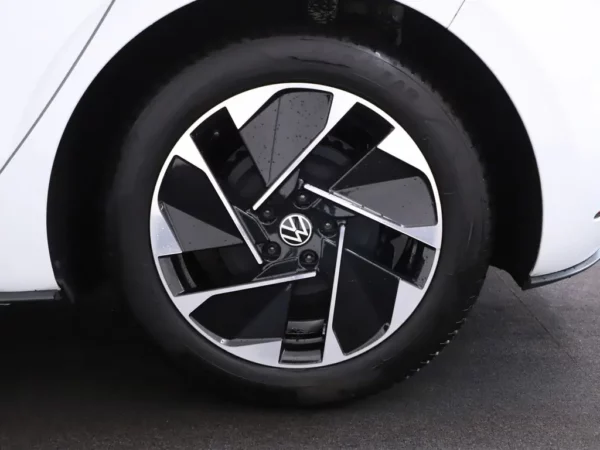 Photo 3 of 29 of WVWZZZE1ZLP006903 Volkswagen ID.3 First 58 kWh LED