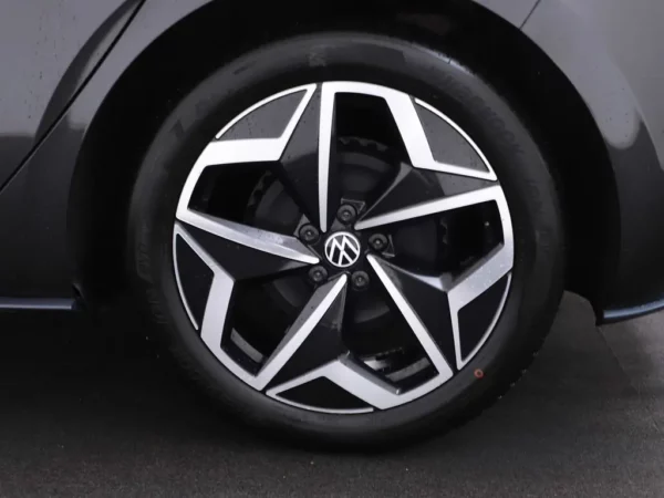 Photo 3 of 31 of WVWZZZE1ZMP001396 Volkswagen ID.3 First Plus 58 kWh