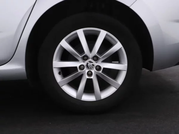 Photo 3 of 34 of TMBER7NW3M3052258 Skoda Scala 1.0 TSI Business Edition 5-drs Hatchb.