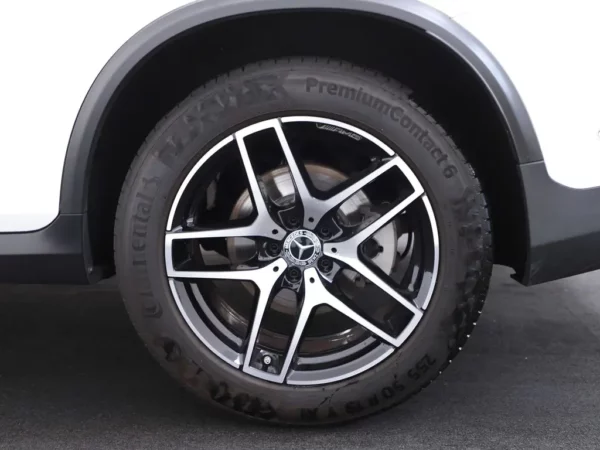 Photo 3 of 34 of WDC2533461F442197 Mercedes-Benz GLC Coupé 250 4MATIC Premium Plus AMG LED