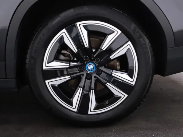 Photo 3 of 36 of WBY7X41090SZ08143 BMW iX3 Executive 80 kWh