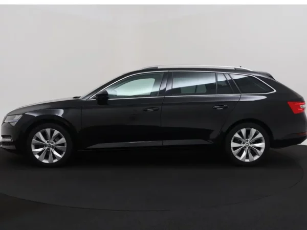 Photo 30 of 33 of TMBJN9NP9N7013019 Skoda Superb Combi 1.5 TSI ACT Business Edition Plus