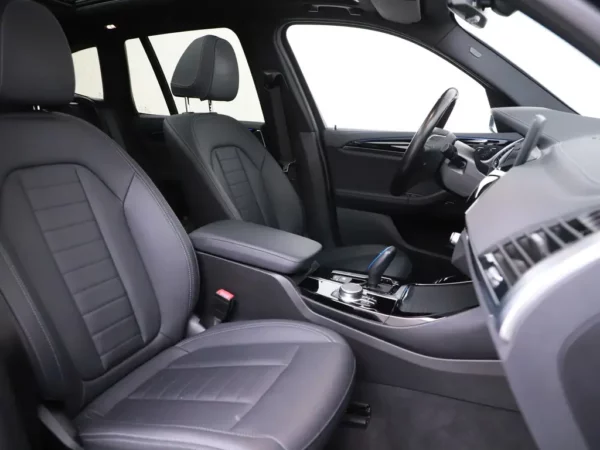 Photo 30 of 36 of WBY7X41090SZ08143 BMW iX3 Executive 80 kWh