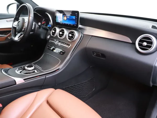 Photo 30 of 36 of WDD2052771F890023 Mercedes-Benz C-Klasse Estate 200 Business Solution AMG Plus Upgrade Edition 5-drs Combi