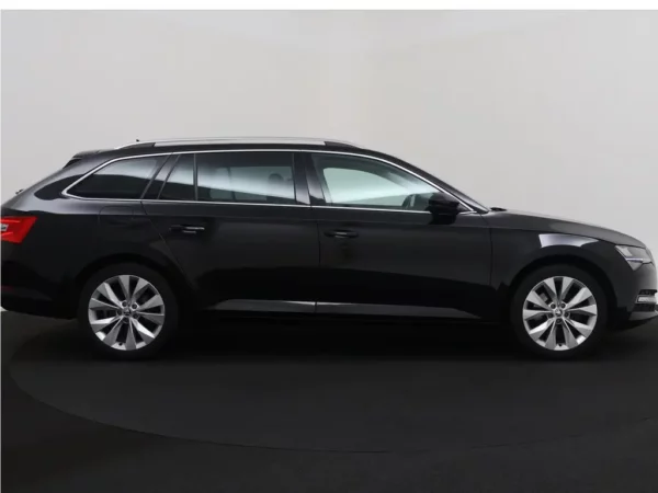 Photo 31 of 33 of TMBJN9NP9N7013019 Skoda Superb Combi 1.5 TSI ACT Business Edition Plus