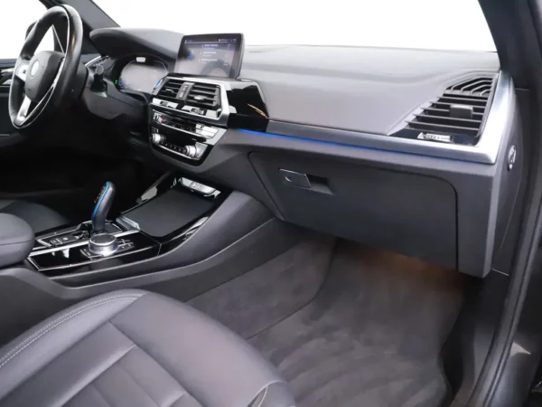 Photo 31 of 36 of WBY7X41090SZ08143 BMW iX3 Executive 80 kWh