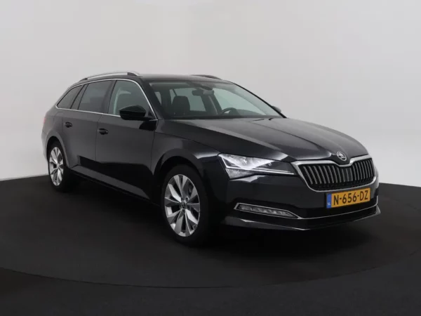 Photo 32 of 33 of TMBJN9NP9N7013019 Skoda Superb Combi 1.5 TSI ACT Business Edition Plus