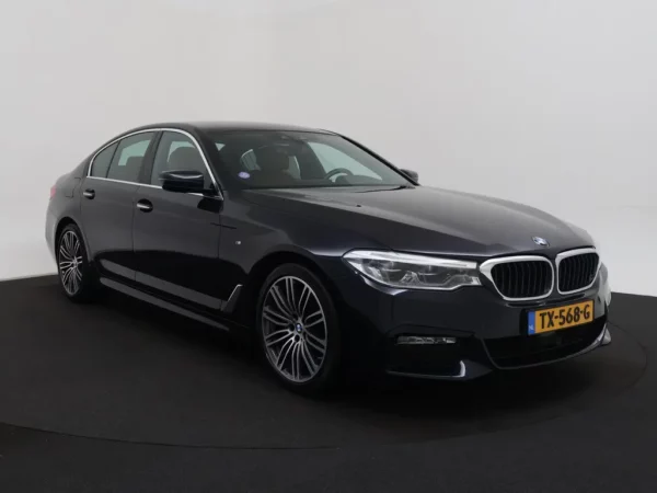 Photo 34 of 35 of WBAJA11000BH44952 BMW 5 Serie 520i Aut. High Executive 4-drs Sedan