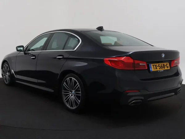 Photo 35 of 35 of WBAJA11000BH44952 BMW 5 Serie 520i Aut. High Executive 4-drs Sedan