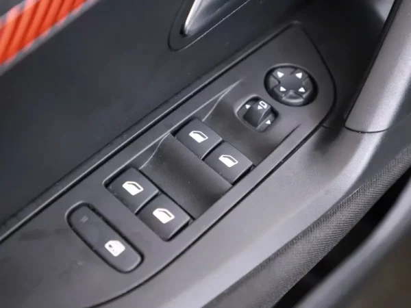 Photo 4 of 26 of VR3USHNKKPJ554293 Peugeot 2008 1.2 PureTech Active Pack Cruise