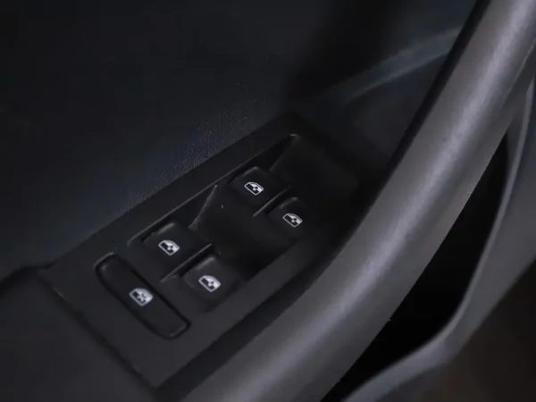 Photo 4 of 27 of TMBJP9NE6L0010741 Skoda Octavia Combi 1.0 TSI Business Edition