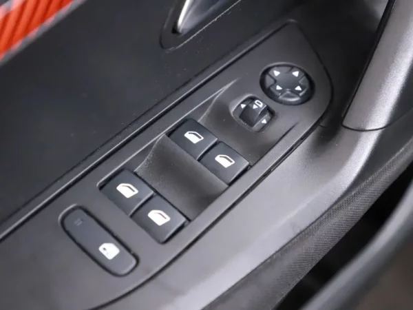 Photo 4 of 30 of VR3USHNKKLJ748222 Peugeot 2008 1.2 PureTech Blue Lease Active