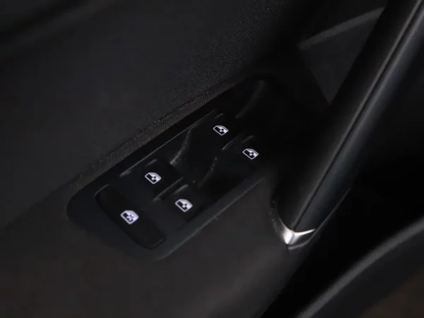 Photo 4 of 31 of WVWZZZAUZLP505120 Volkswagen GOLF Variant 1.0 TSI Comfortline 5-drs Combi