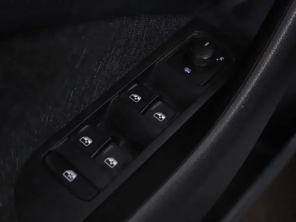 Photo 4 of 34 of TMBER7NW3M3052258 Skoda Scala 1.0 TSI Business Edition 5-drs Hatchb.