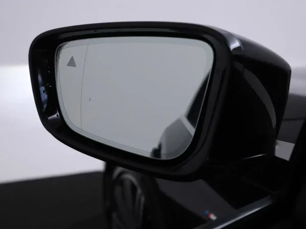 Photo 4 of 35 of WBAJA11000BH44952 BMW 5 Serie 520i Aut. High Executive 4-drs Sedan