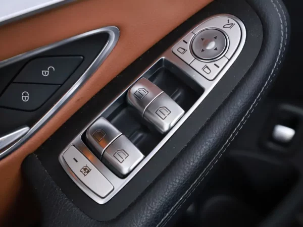 Photo 4 of 36 of WDD2052771F890023 Mercedes-Benz C-Klasse Estate 200 Business Solution AMG Plus Upgrade Edition 5-drs Combi