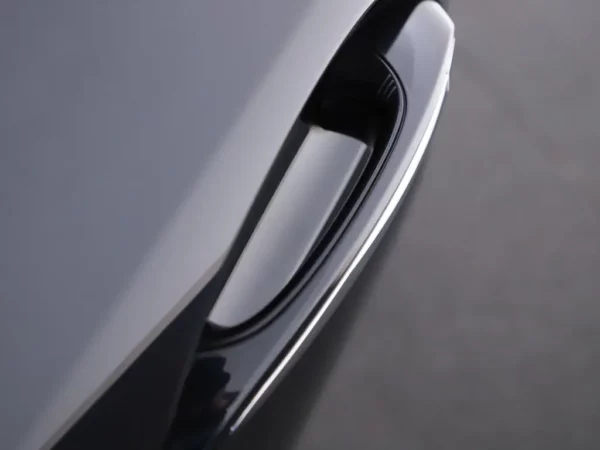 Photo 4 of 43 of WBAJB91010G463402 BMW 5 Serie M550i xDrive High Executive 4-drs Sedan