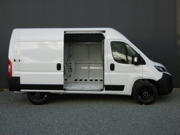 Photo 4 of 6 of N200798 CITROEN JUMPER FT 35 L2H2 BlueHDi