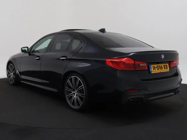 Photo 43 of 43 of WBAJB91010G463402 BMW 5 Serie M550i xDrive High Executive 4-drs Sedan