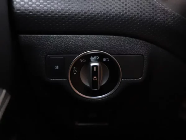 Photo 5 of 24 of WDD1760421J573183 Mercedes-Benz A-Klasse 180 Lease Edition Plus LED