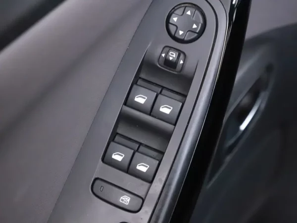 Photo 5 of 27 of VF73DHNYMHJ662117 Citroen C4 Picasso 1.2 PureTech Shine (5-drs