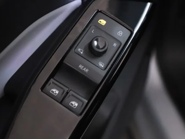 Photo 5 of 28 of WVWZZZE1ZMP019258 Volkswagen ID.3 Business 58 kWh IQ-Light