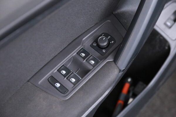 Photo 5 of 29 of WVGZZZ5NZJM080524 Volkswagen Tiguan Allspace 1.4 TSI Comfortline 7-SEATS