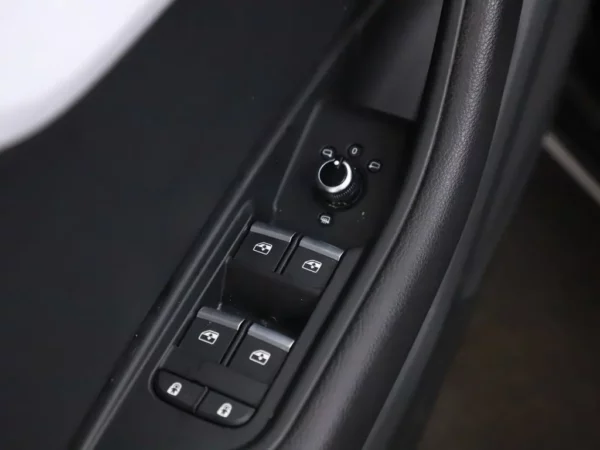 Photo 5 of 30 of WAUZZZF47LA021709 Audi A4 Avant 35 Automaat TFSI S-Line Sport