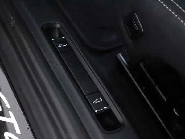 Photo 5 of 30 of WP0ZZZ98ZNS272368 Porsche 718 GT4 4.0 Xenon Cruise Ecc